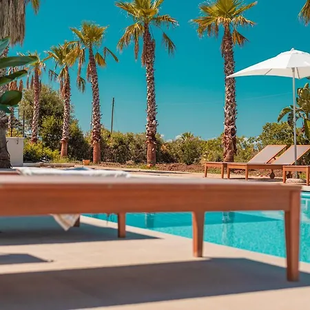 Insulae Resort *