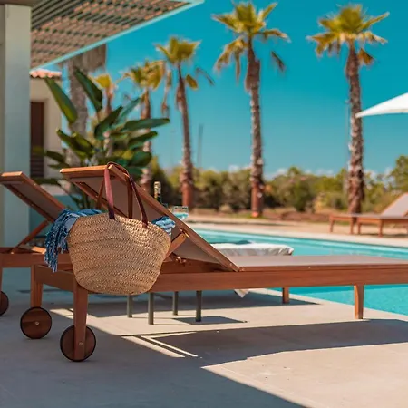Insulae Resort *