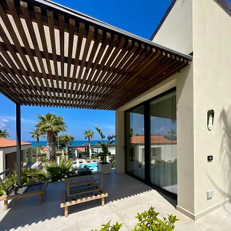 Insulae Resort *