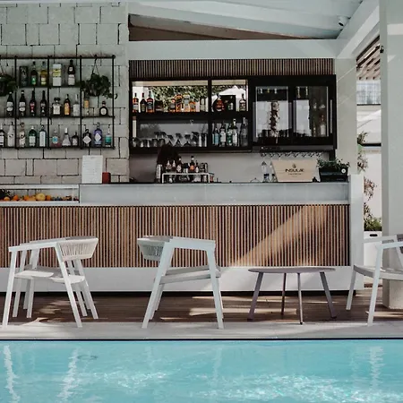 Insulae Resort *