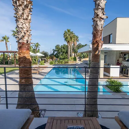 Insulae Resort *